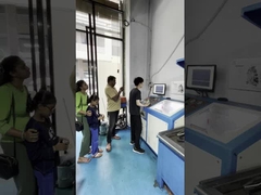 العائلات من سريلانكا تتعلم التعاون