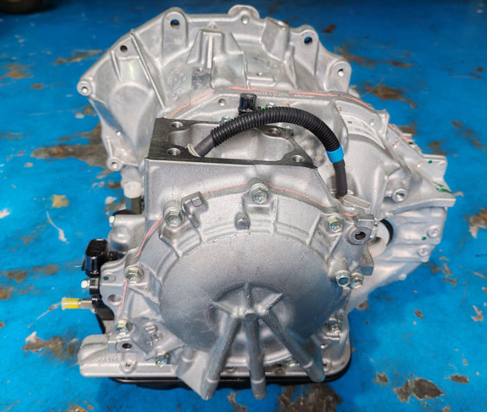 عبارة عن علبة نقل أوتوماتيكية ذات أربع سرعات من طراز AISIN SSII TS-40SN
